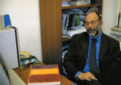 Claudio Zambianchi nel suo studio alla Sapienza, Università di Roma, 2007