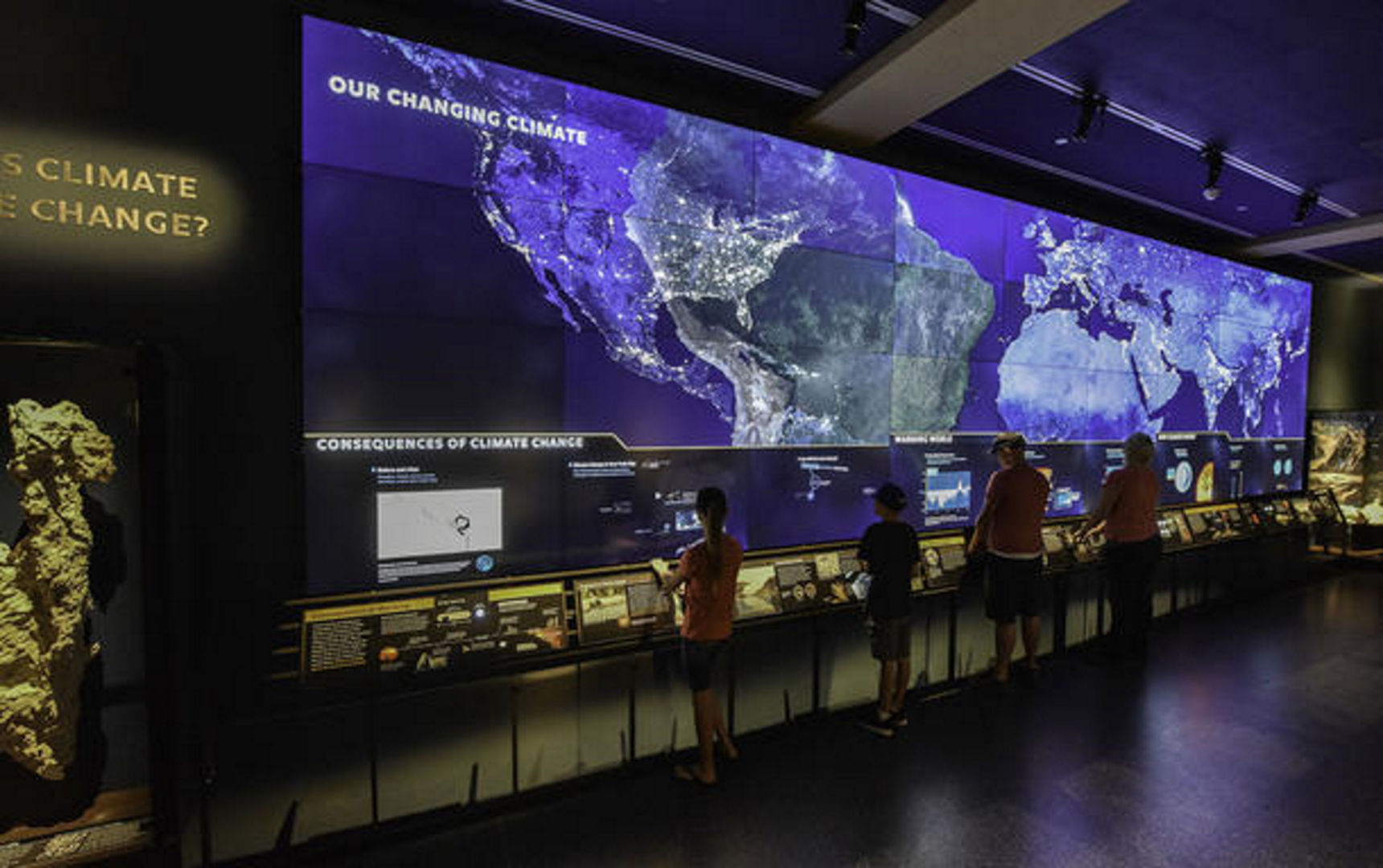 Fig. 2 - Sala degli aggiornamenti del pianeta Terra, American Museum of Natural History, New York, USA, 2019