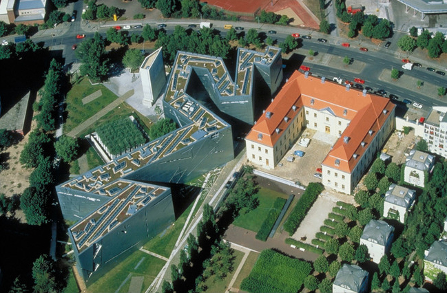 Fig. 10 - D. Libeskind, Museo Ebraico di Berlino, 1989-99, Berlino (Germania)