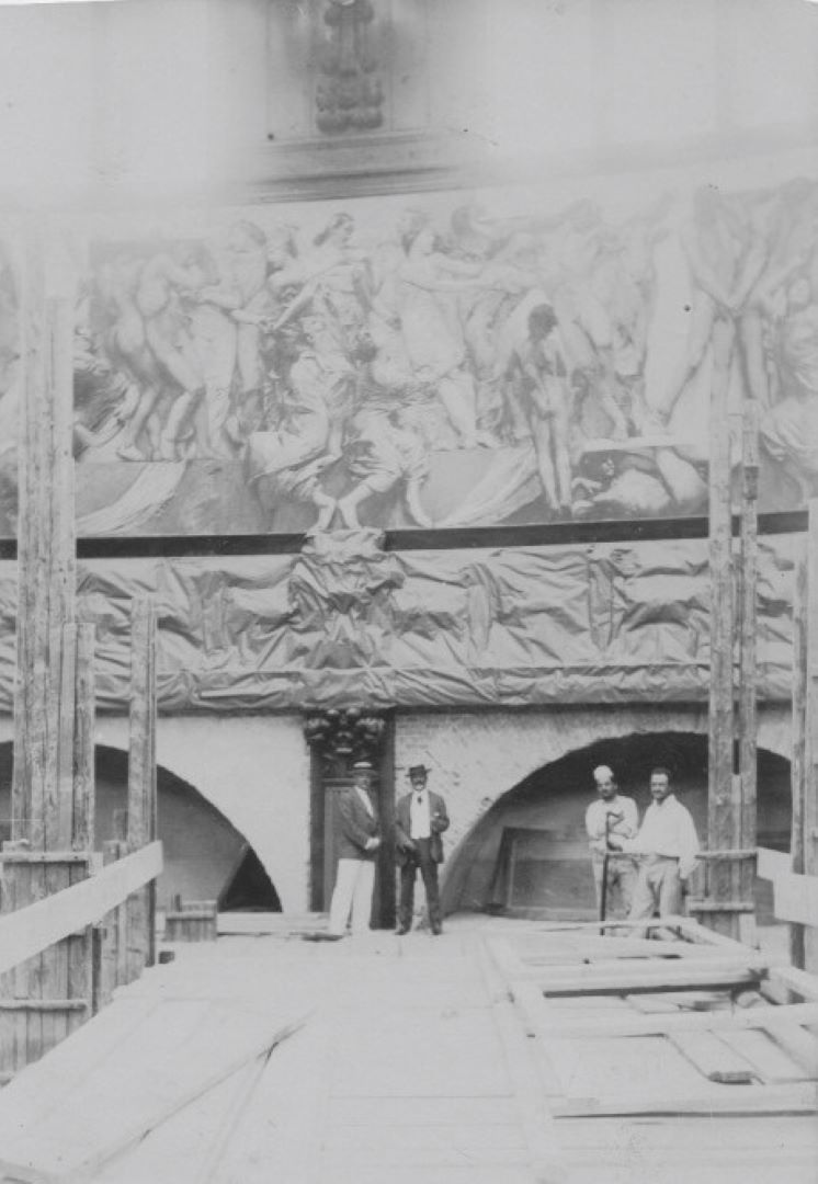 Fig. 2 - Giulio Aristide Sartorio ed Ernesto Basile nel cantiere dell'aula di Montecitorio (Foto cortesia Archivio Eredi Giulio Aristide Sartorio)