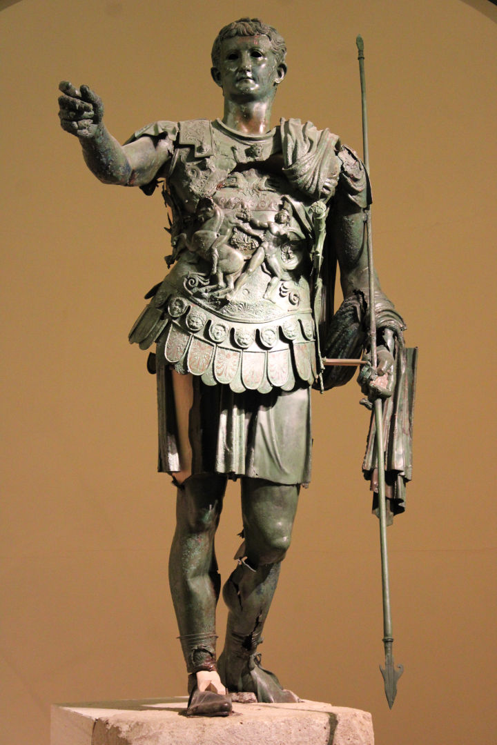 Fig. 2 - Statua di Germanico presso il museo E.Rosa di Amelia foto cortesia comune di Amelia 